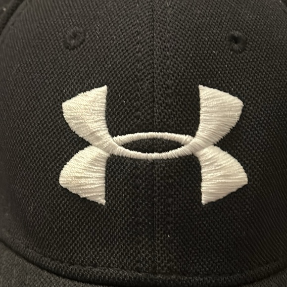 EUC Under Armour Heat Gear Stretch Fit Youth Baseball Cap - Picture 2 of 7